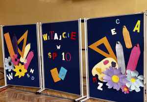 Na zdjęciu powitalny baner z napisem "Witajcie w 10".