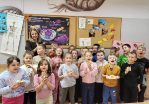 Na zdjęciu uczestnic warsztatów kulinarnych.
