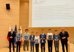 Na zdjęciu Arkadiusz w Auli Wydziału Prawa i Administracji Uniwersytetu Łódzkiego podczas wręczania nagród dla laureatów Wojewódzkiego Konkursu Historycznego.