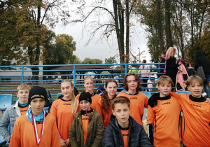 Zdjęcie uczniów naszej szkoły, którzy uczestniczyli w biegach.